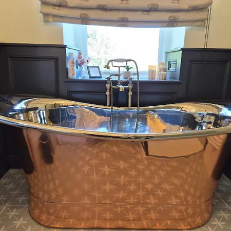Boutique Riverside Retreat With Copper Bath Kirkby Malham